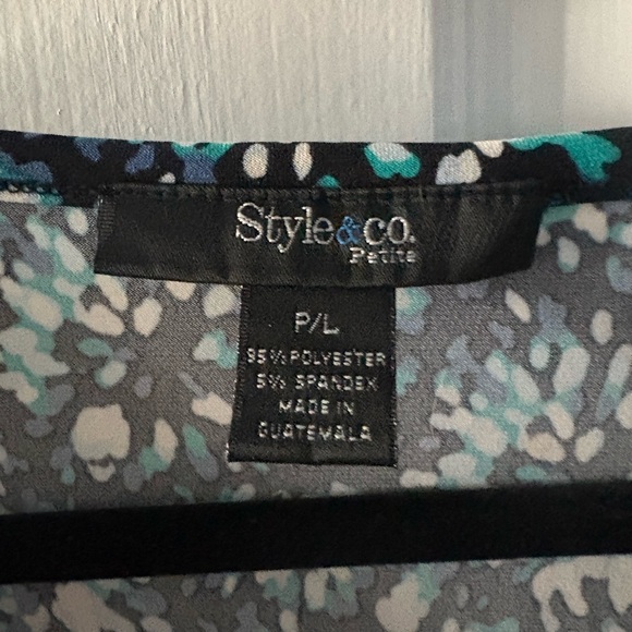 Elle Teal and Black Floral V-Neck Blouse - Picture 2 of 7